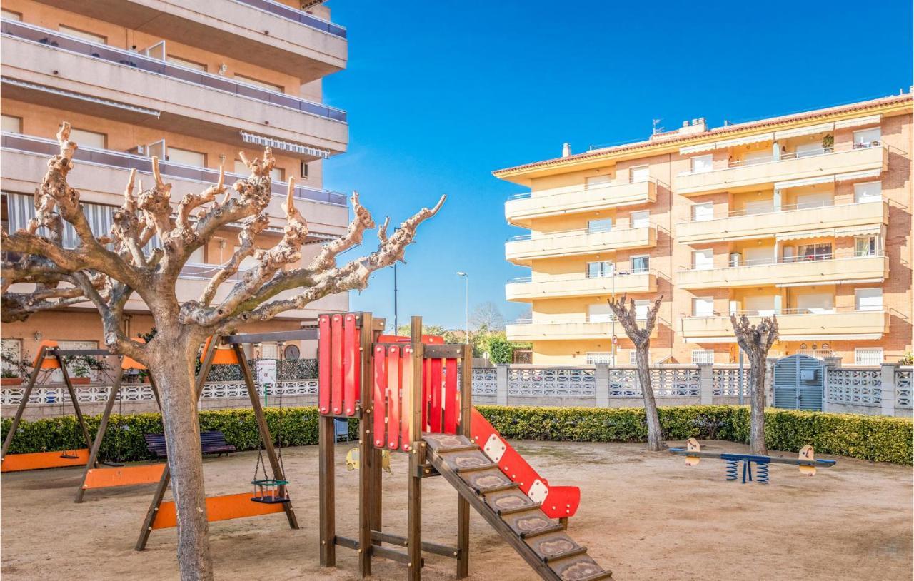 Awesome Apartment In Blanes Ngoại thất bức ảnh