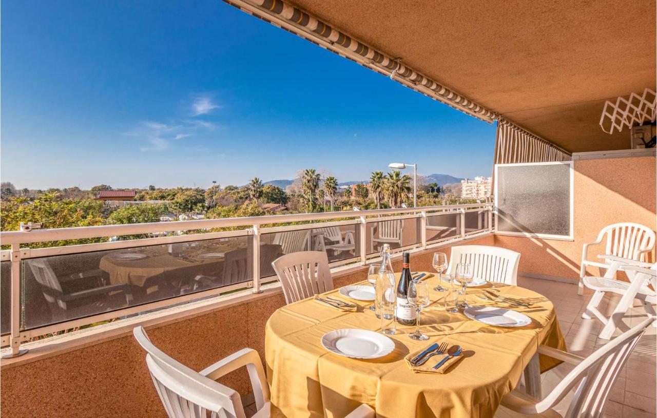 Awesome Apartment In Blanes Ngoại thất bức ảnh