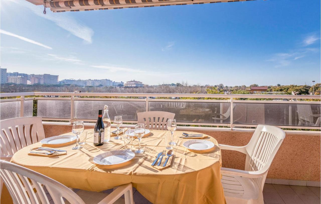 Awesome Apartment In Blanes Ngoại thất bức ảnh