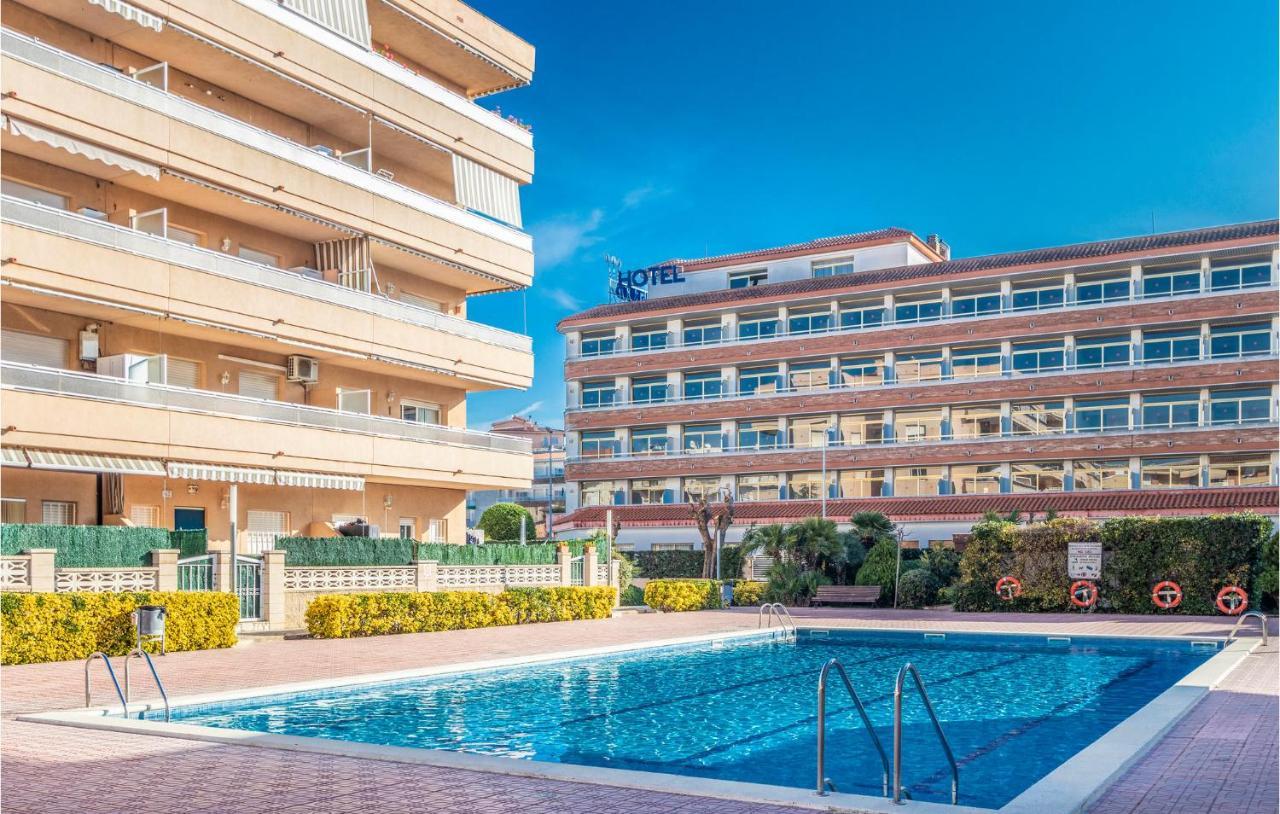 Awesome Apartment In Blanes Ngoại thất bức ảnh