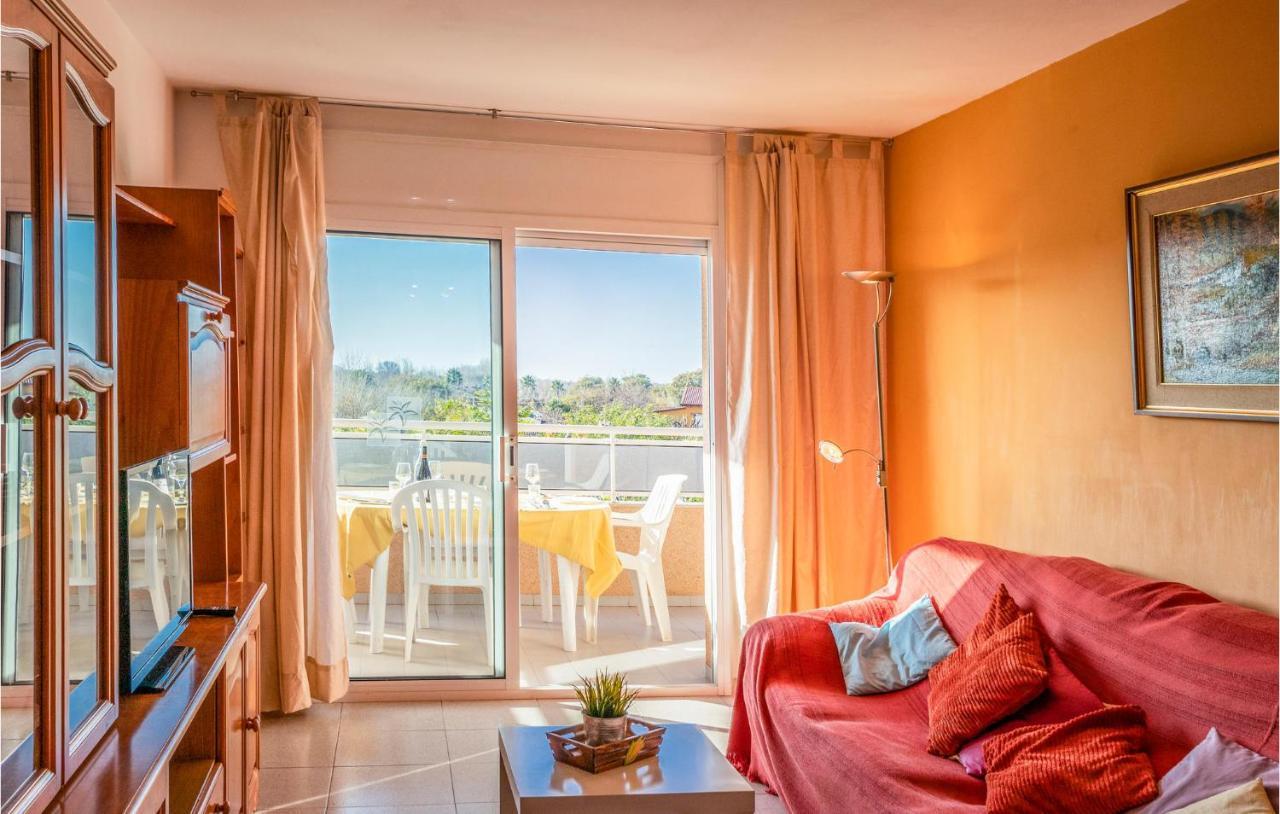 Awesome Apartment In Blanes Ngoại thất bức ảnh