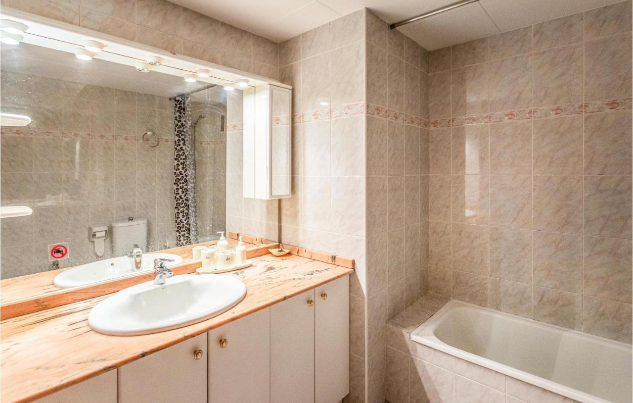 Awesome Apartment In Blanes Ngoại thất bức ảnh